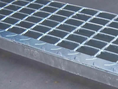 Aluminum Chquered Plate Stair Nosing for Serrated Bar Grating Stair Treads