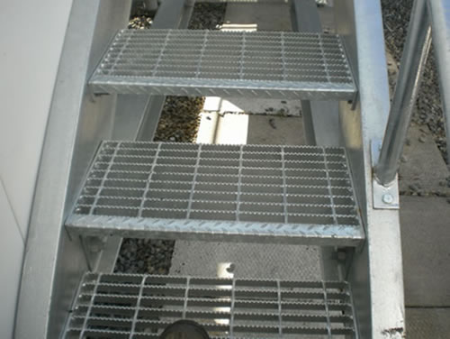 Grating Stairs with Checkered Steel Diamond Plate Nosing