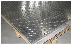 Scaffolding system walking decks tread plates